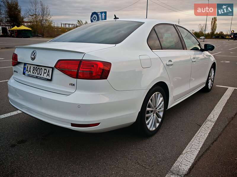 Седан Volkswagen Jetta 2016 в Киеве