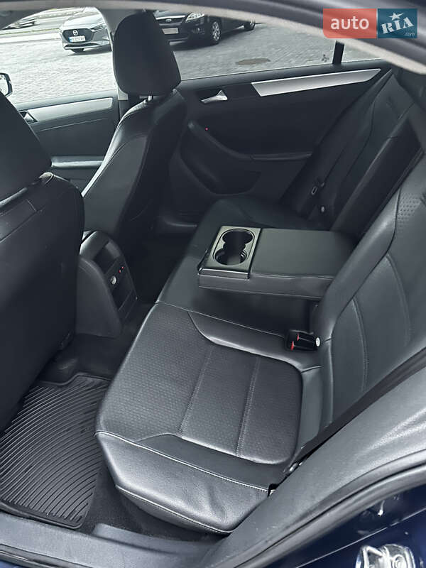 Седан Volkswagen Jetta 2013 в Дніпрі