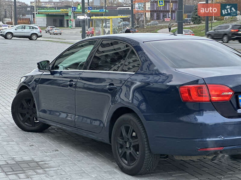 Седан Volkswagen Jetta 2013 в Дніпрі