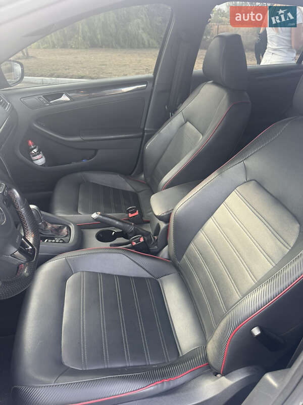 Седан Volkswagen Jetta 2014 в Днепре
