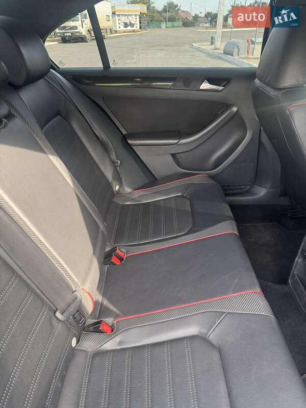 Седан Volkswagen Jetta 2014 в Днепре