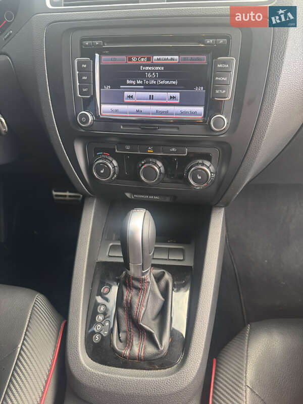 Седан Volkswagen Jetta 2014 в Днепре