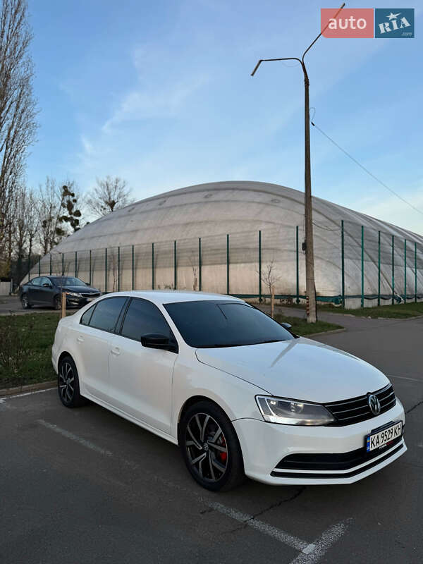 Седан Volkswagen Jetta 2015 в Києві фото 2 Седан Volkswagen Jetta 2015 в Києві