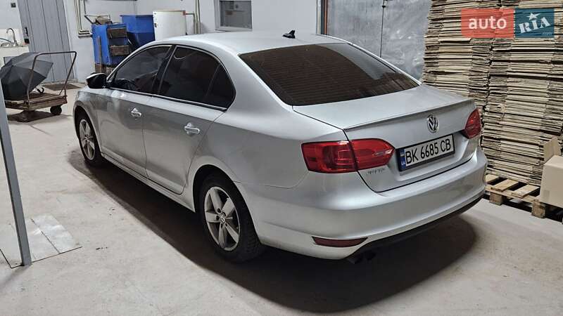 Седан Volkswagen Jetta 2012 в Кривом Роге