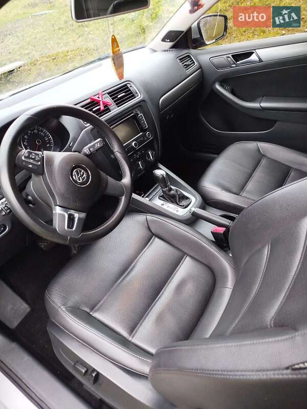 Седан Volkswagen Jetta 2014 в Львове