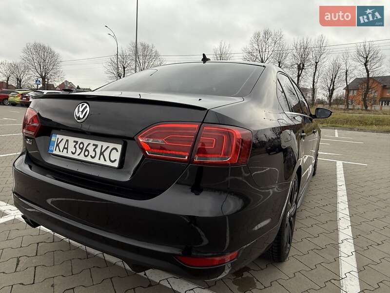 Седан Volkswagen Jetta 2013 в Києві