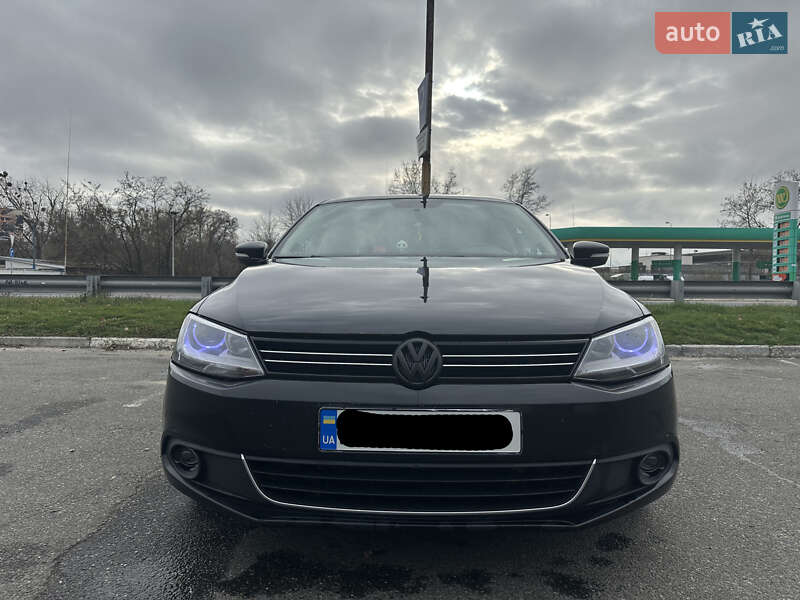 Седан Volkswagen Jetta 2012 в Києві