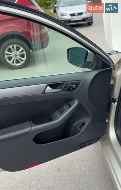 Седан Volkswagen Jetta 2012 в Тернополе