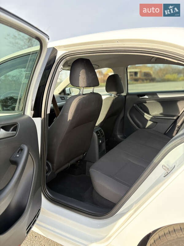 Седан Volkswagen Jetta 2016 в Киеве фото 13 Седан Volkswagen Jetta 2016 в Киеве