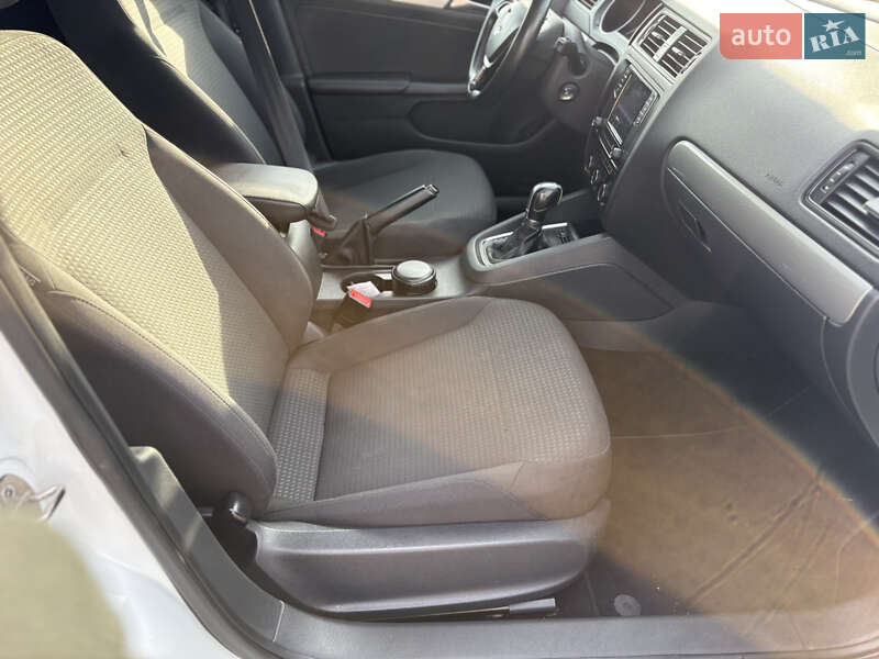 Седан Volkswagen Jetta 2016 в Киеве фото 16 Седан Volkswagen Jetta 2016 в Киеве