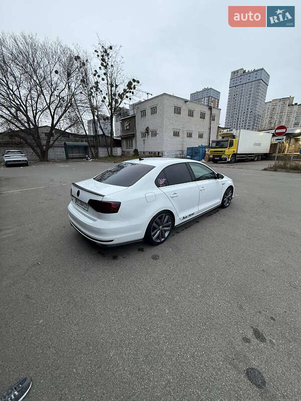 Седан Volkswagen Jetta 2016 в Киеве