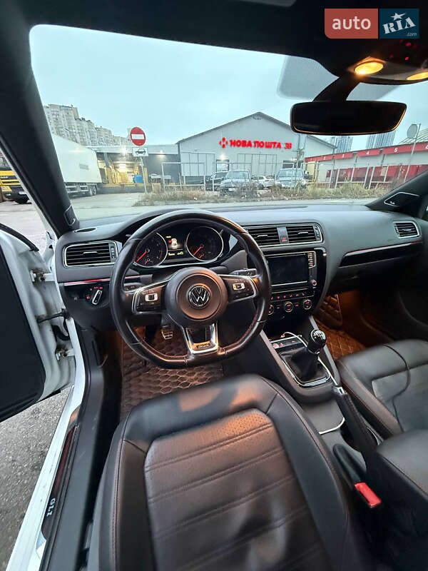 Седан Volkswagen Jetta 2016 в Киеве