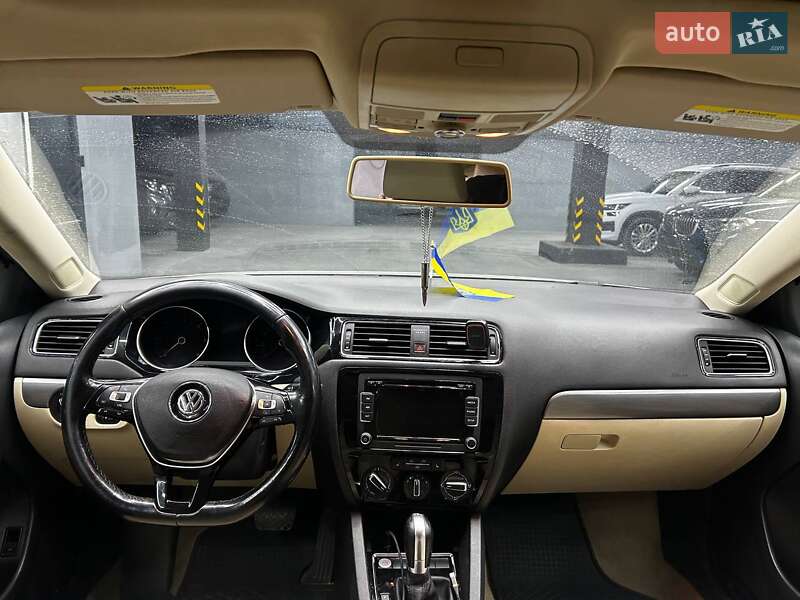 Седан Volkswagen Jetta 2014 в Чернівцях