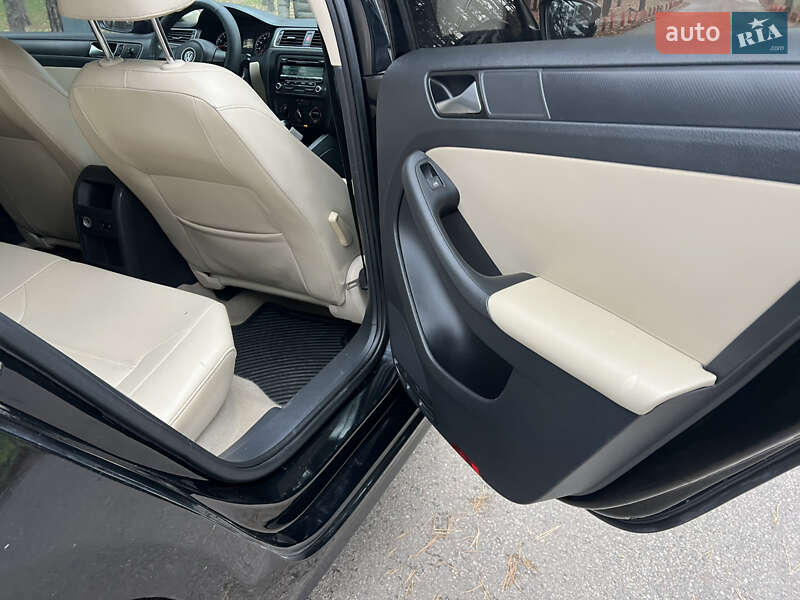 Седан Volkswagen Jetta 2014 в Киеве фото 17 Седан Volkswagen Jetta 2014 в Киеве