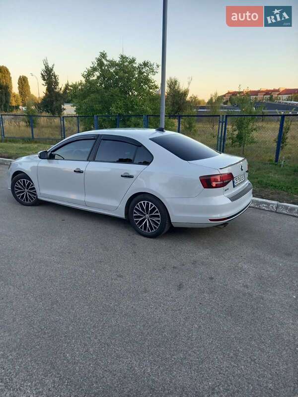 Седан Volkswagen Jetta 2016 в Чернігові