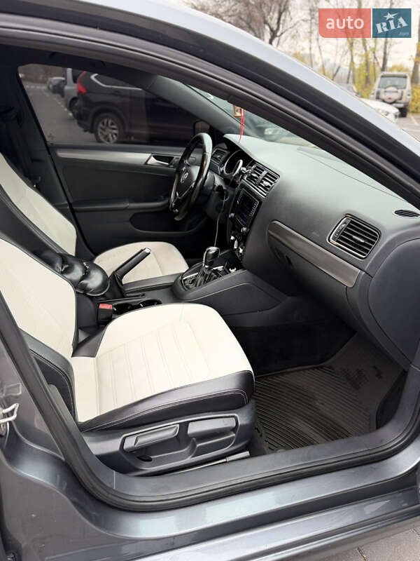 Седан Volkswagen Jetta 2016 в Києві