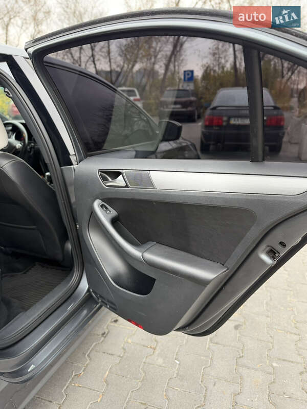 Седан Volkswagen Jetta 2016 в Києві