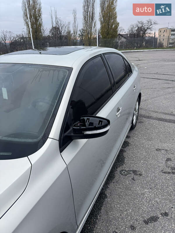 Седан Volkswagen Jetta 2011 в Харькове