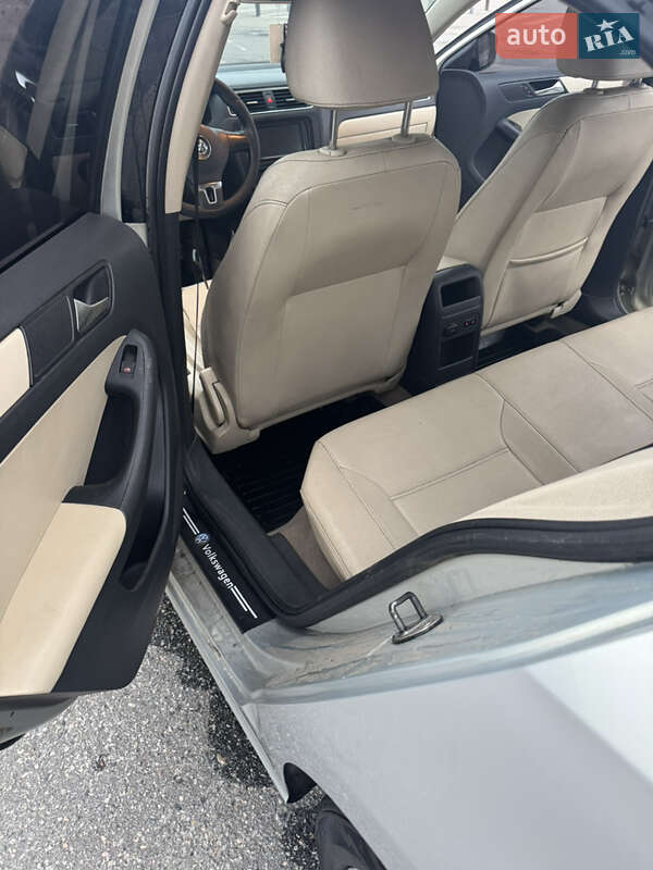 Седан Volkswagen Jetta 2011 в Харькове