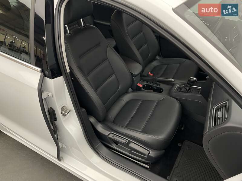 Седан Volkswagen Jetta 2016 в Киеве