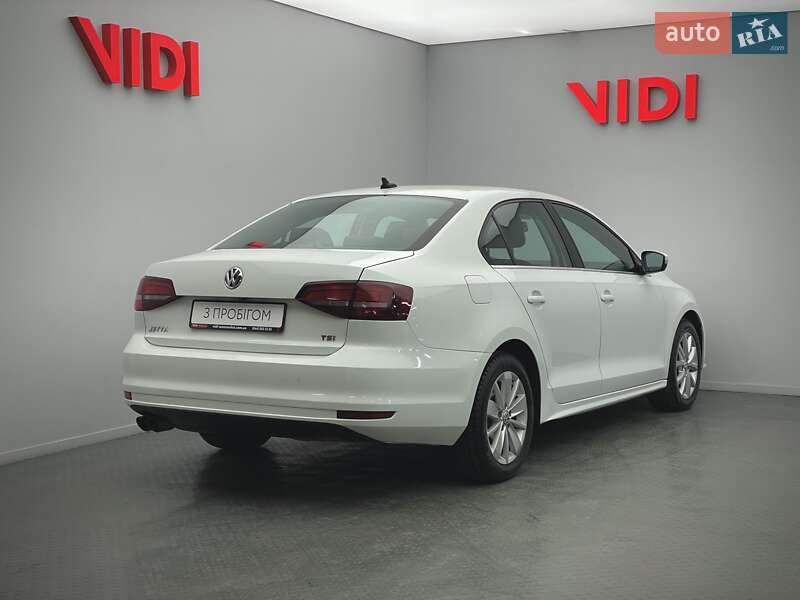 Седан Volkswagen Jetta 2016 в Киеве