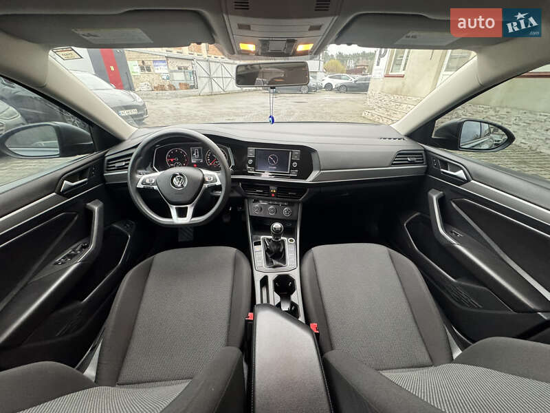 Седан Volkswagen Jetta 2018 в Луцке