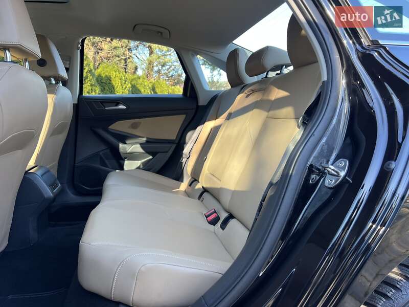 Седан Volkswagen Jetta 2019 в Львове