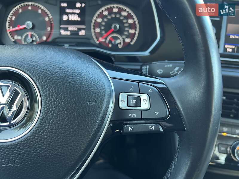 Седан Volkswagen Jetta 2019 в Львове