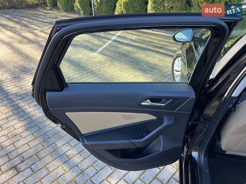 Седан Volkswagen Jetta 2019 в Львове