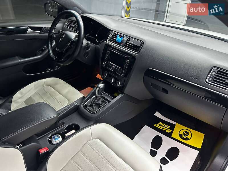 Седан Volkswagen Jetta 2015 в Чернівцях фото 17 Седан Volkswagen Jetta 2015 в Чернівцях