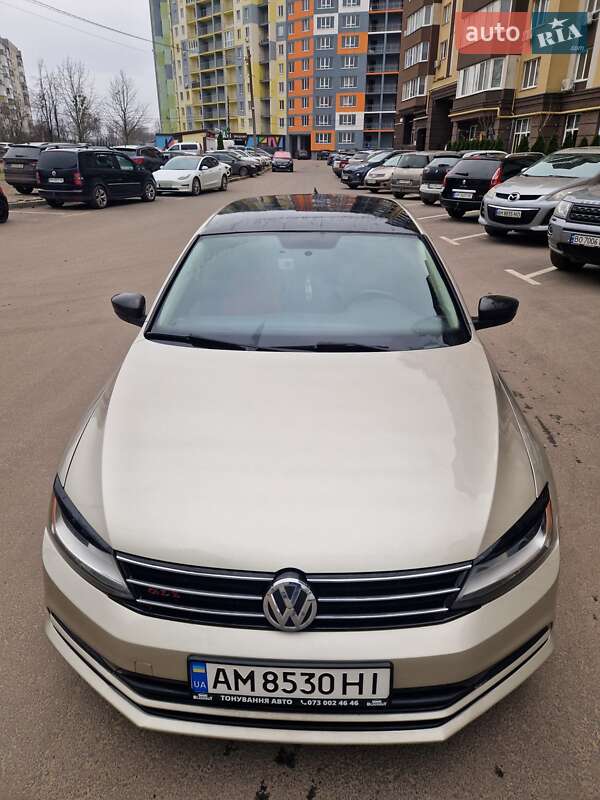 Седан Volkswagen Jetta 2015 в Житомирі