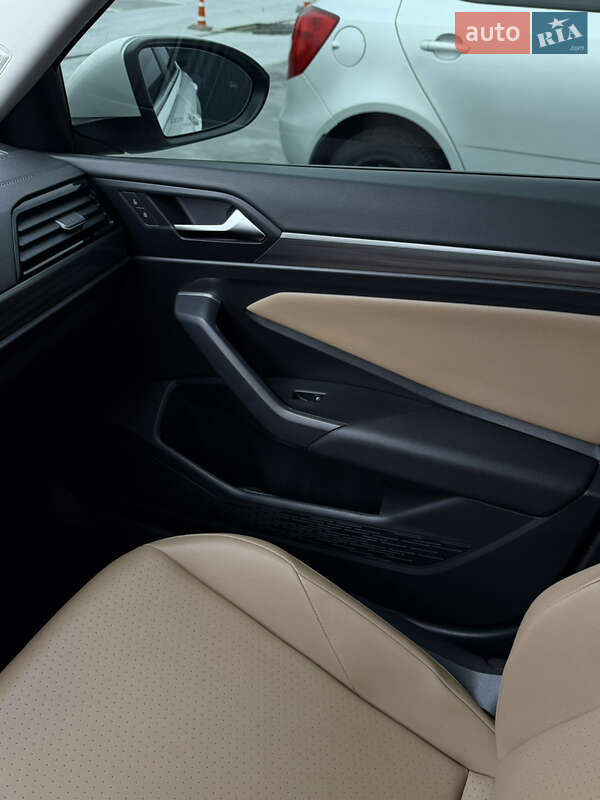 Седан Volkswagen Jetta 2019 в Киеве