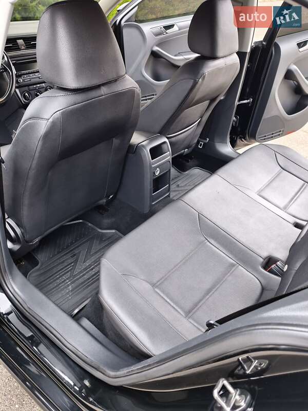 Седан Volkswagen Jetta 2014 в Миколаєві