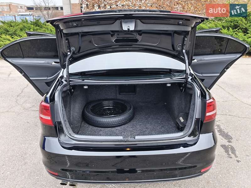 Седан Volkswagen Jetta 2014 в Миколаєві