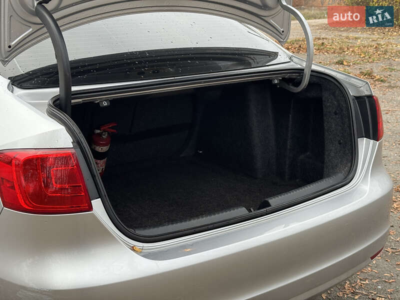 Седан Volkswagen Jetta 2011 в Кривом Роге фото 29 Седан Volkswagen Jetta 2011 в Кривом Роге
