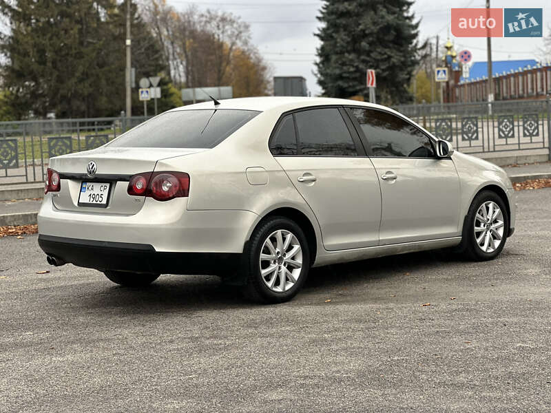 Седан Volkswagen Jetta 2010 в Первомайську