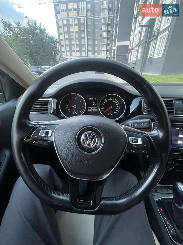 Седан Volkswagen Jetta 2016 в Чернигове