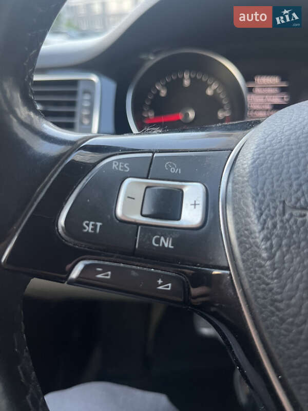 Седан Volkswagen Jetta 2016 в Чернигове