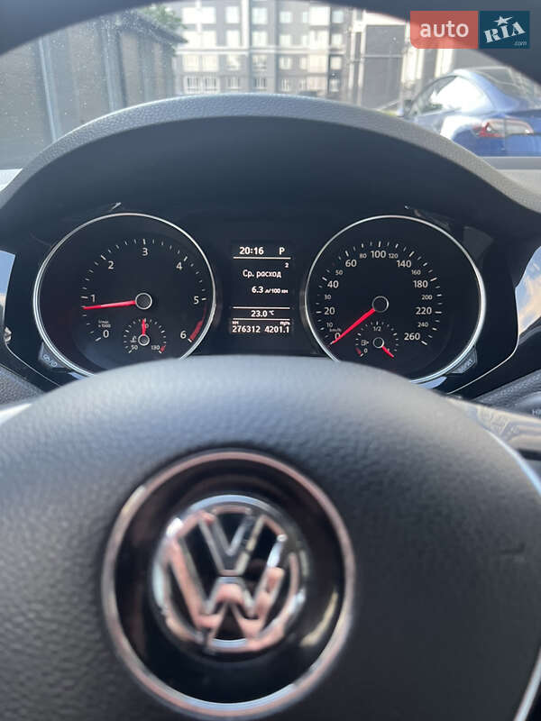 Седан Volkswagen Jetta 2016 в Чернигове