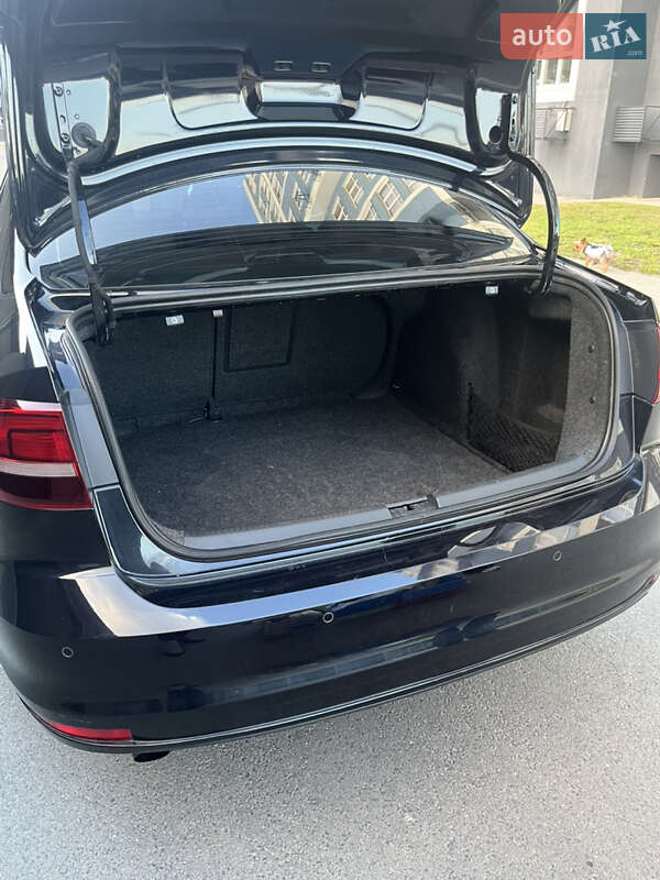 Седан Volkswagen Jetta 2016 в Чернигове