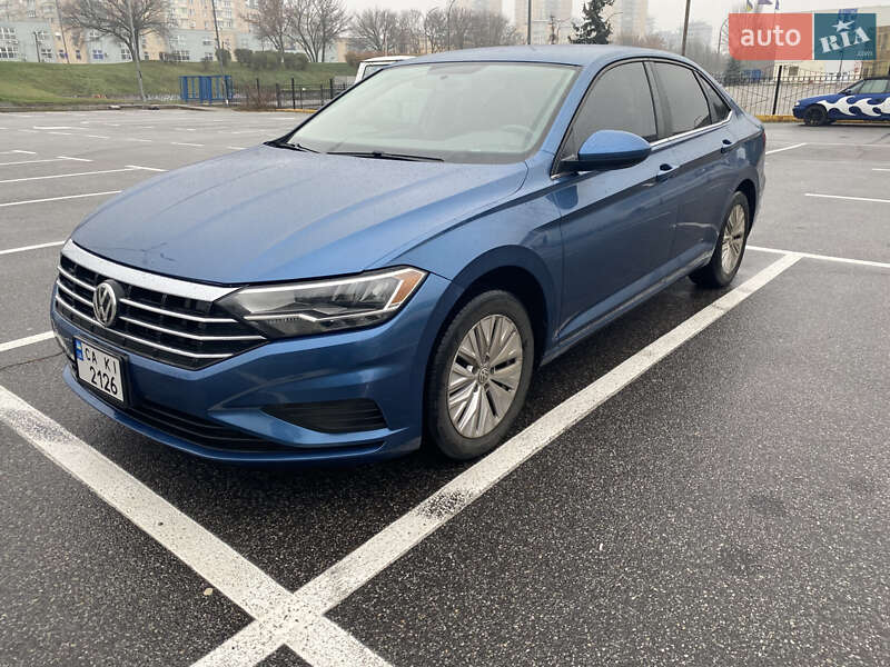 Седан Volkswagen Jetta 2019 в Киеве
