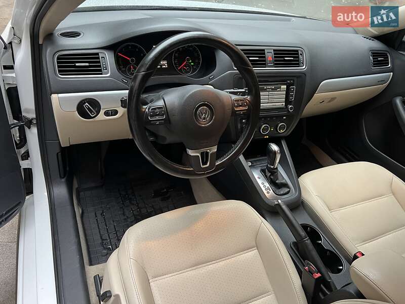Седан Volkswagen Jetta 2013 в Києві фото 12 Седан Volkswagen Jetta 2013 в Києві