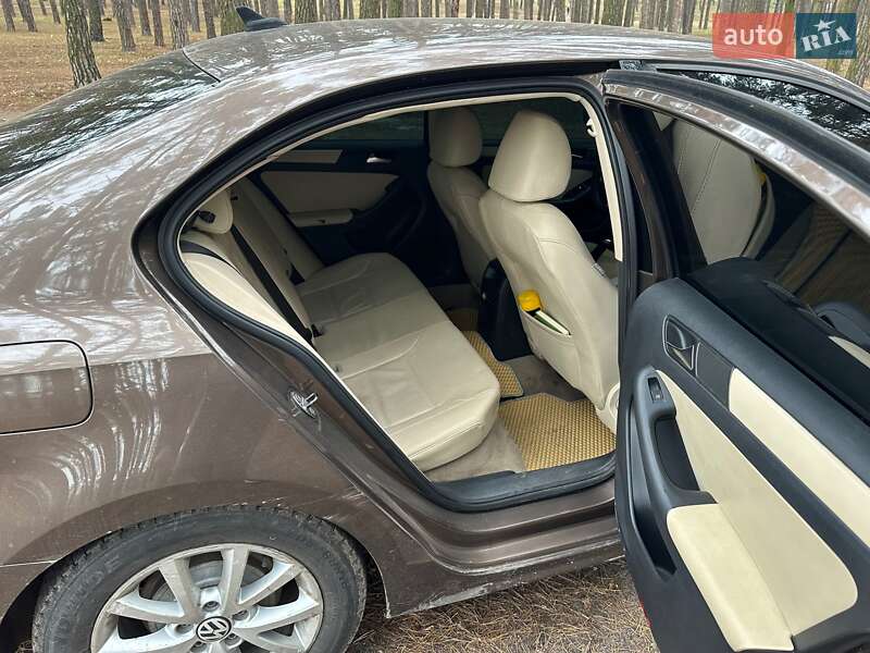 Седан Volkswagen Jetta 2010 в Сумах