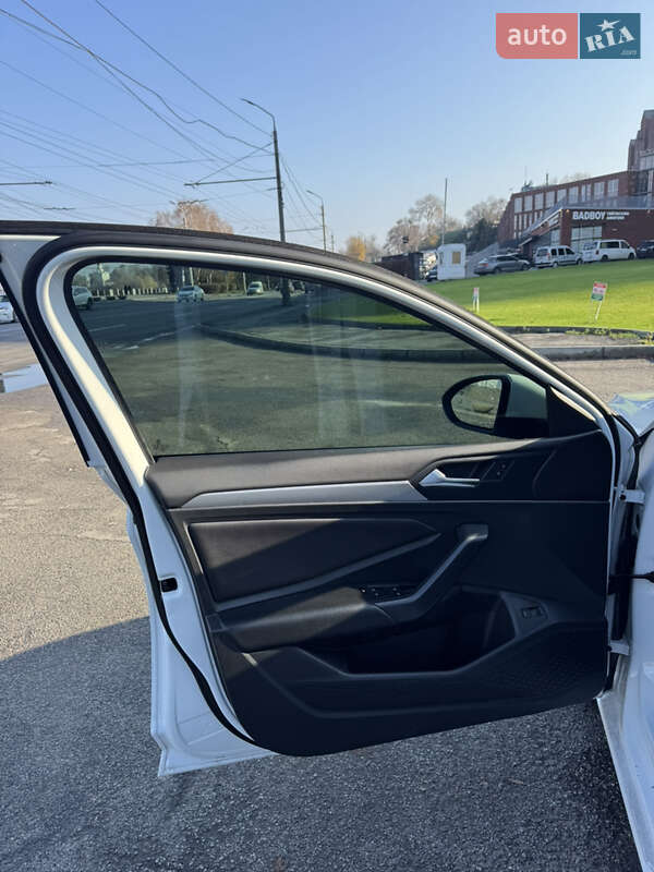 Седан Volkswagen Jetta 2018 в Дніпрі