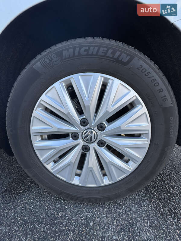 Седан Volkswagen Jetta 2018 в Дніпрі