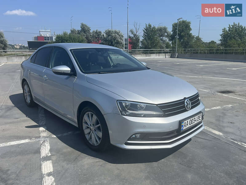 Седан Volkswagen Jetta 2016 в Киеве
