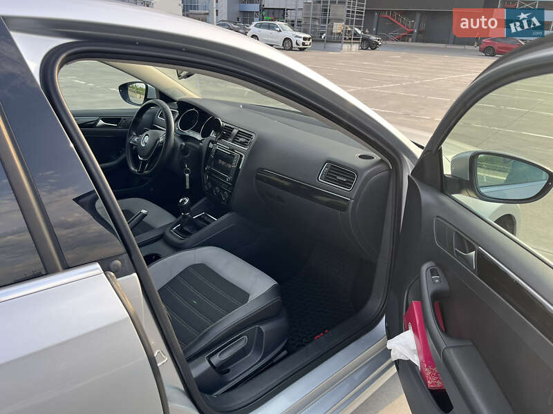 Седан Volkswagen Jetta 2016 в Киеве