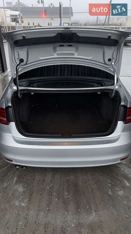 Седан Volkswagen Jetta 2015 в Киеве фото 8 Седан Volkswagen Jetta 2015 в Киеве