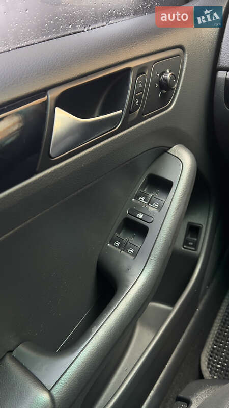 Седан Volkswagen Jetta 2015 в Киеве фото 23 Седан Volkswagen Jetta 2015 в Киеве