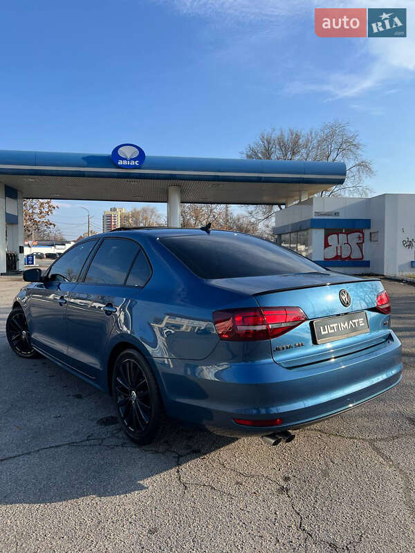 Седан Volkswagen Jetta 2016 в Днепре